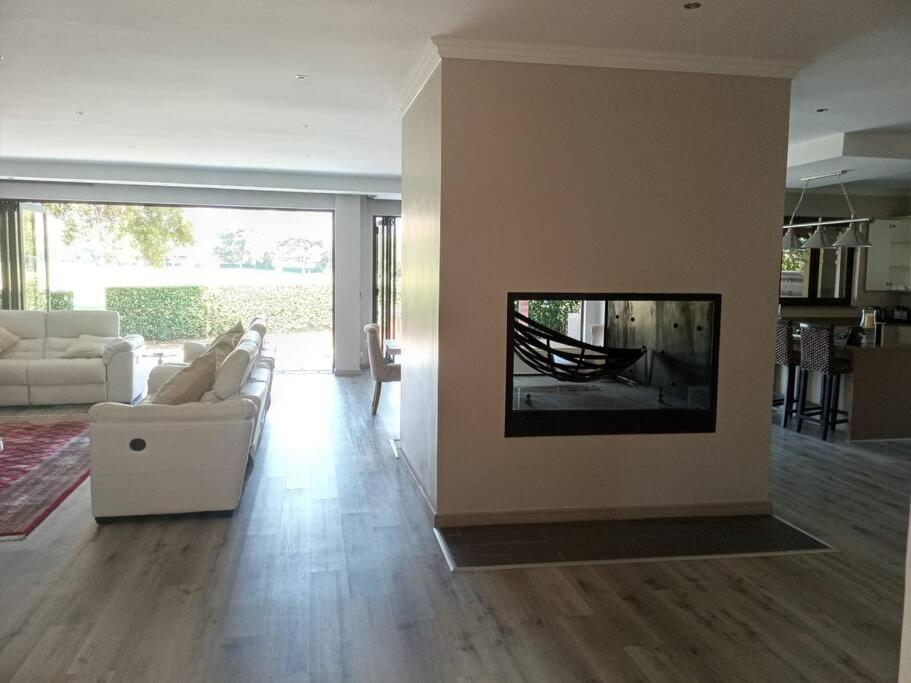 Pecanwood Estate Luxury Villa 5 Bedrooms With Pool Hartbeespoort Extérieur photo
