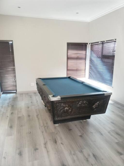 Pecanwood Estate Luxury Villa 5 Bedrooms With Pool Hartbeespoort Extérieur photo