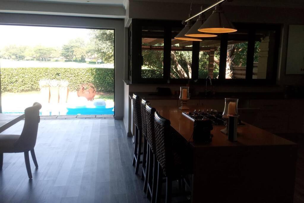 Pecanwood Estate Luxury Villa 5 Bedrooms With Pool Hartbeespoort Extérieur photo