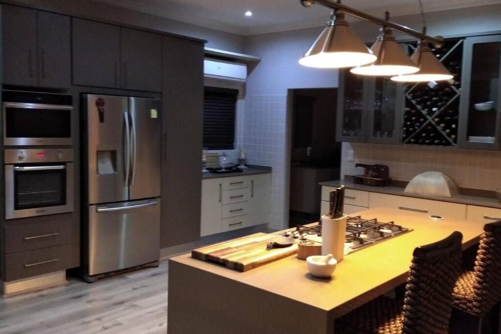 Pecanwood Estate Luxury Villa 5 Bedrooms With Pool Hartbeespoort Extérieur photo